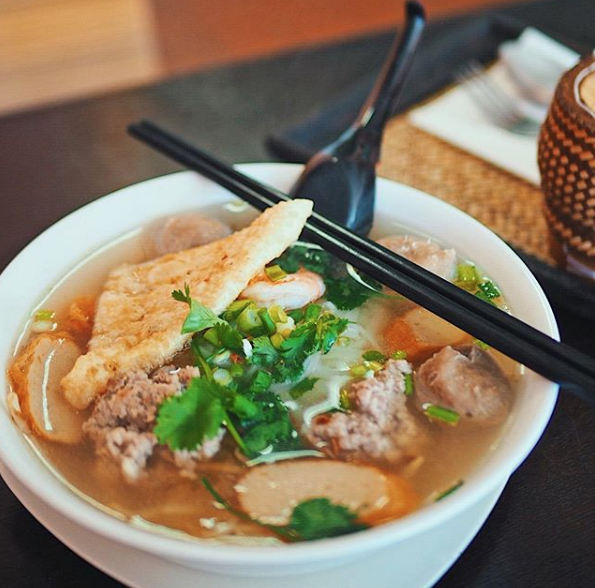 Order House Noodle Soup food online from Sri Siam Cafe store, North Hollywood on bringmethat.com