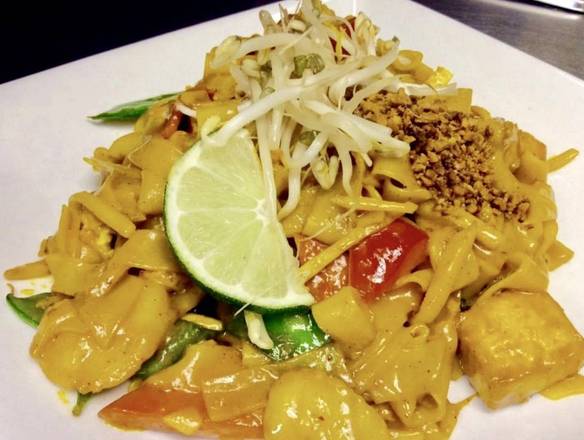 Order Curry Noodles food online from Wakai's Asian Fusion store, Mankato on bringmethat.com