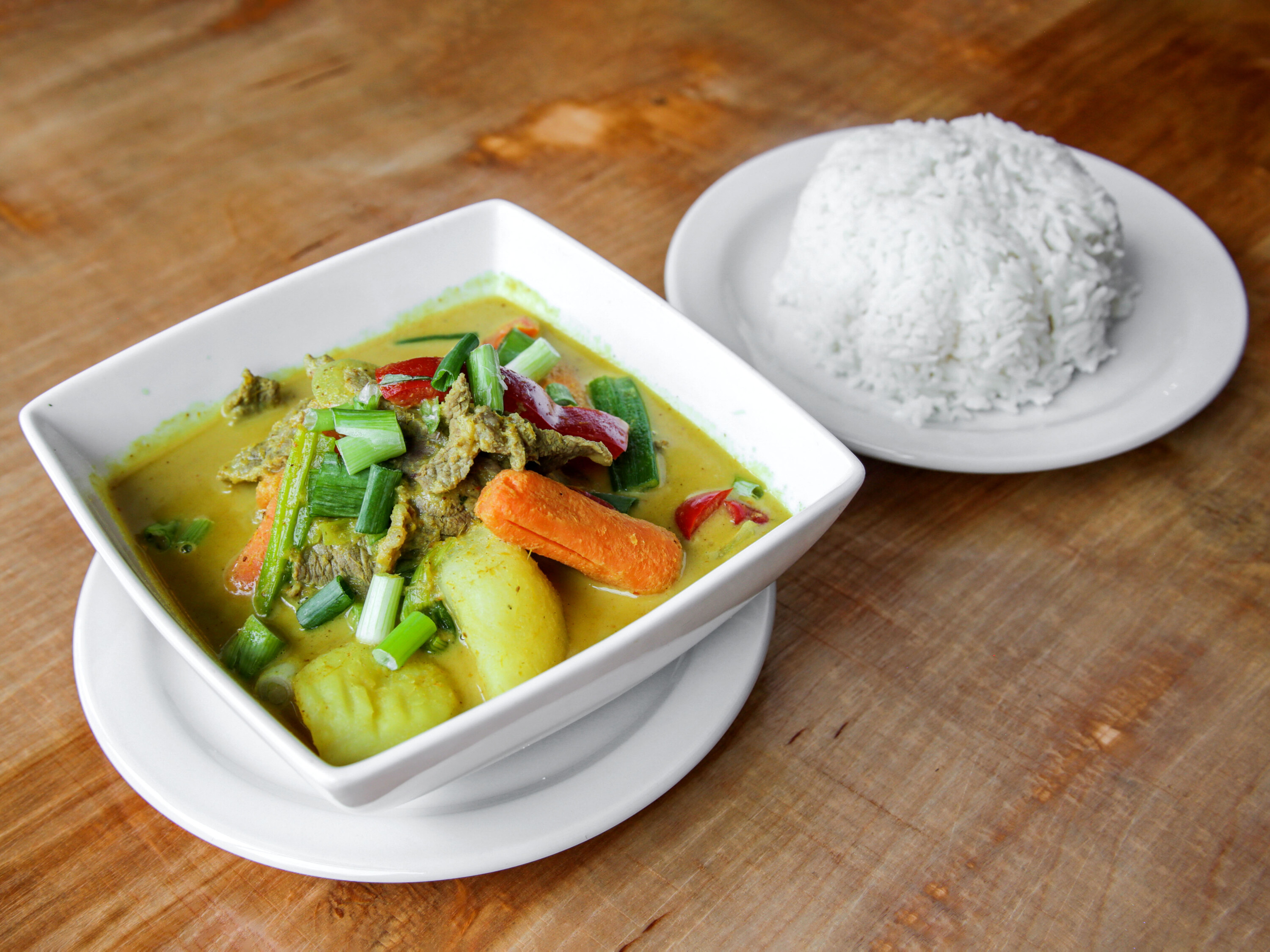 Order Yellow Curry food online from Thai Sky Kitchen store, Portland on bringmethat.com