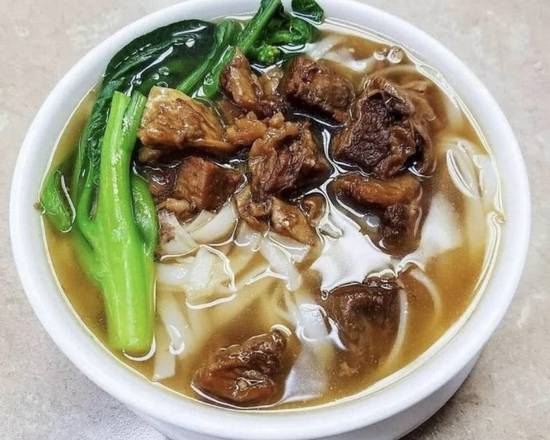 Order Beef Brisket Noodle Soup.     .牛腩汤粉 food online from China Boy store, Washington on bringmethat.com