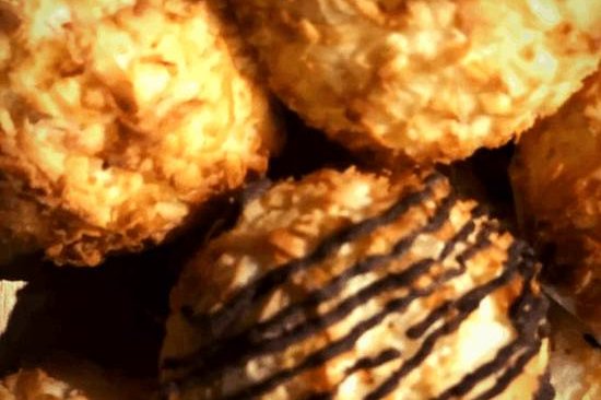 Order Gluten Free COCONUT MACAROON food online from Pause Cafe store, New York on bringmethat.com