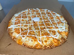 Order Chicken Buffallo Pizza food online from Big O Pizza store, Anaheim on bringmethat.com
