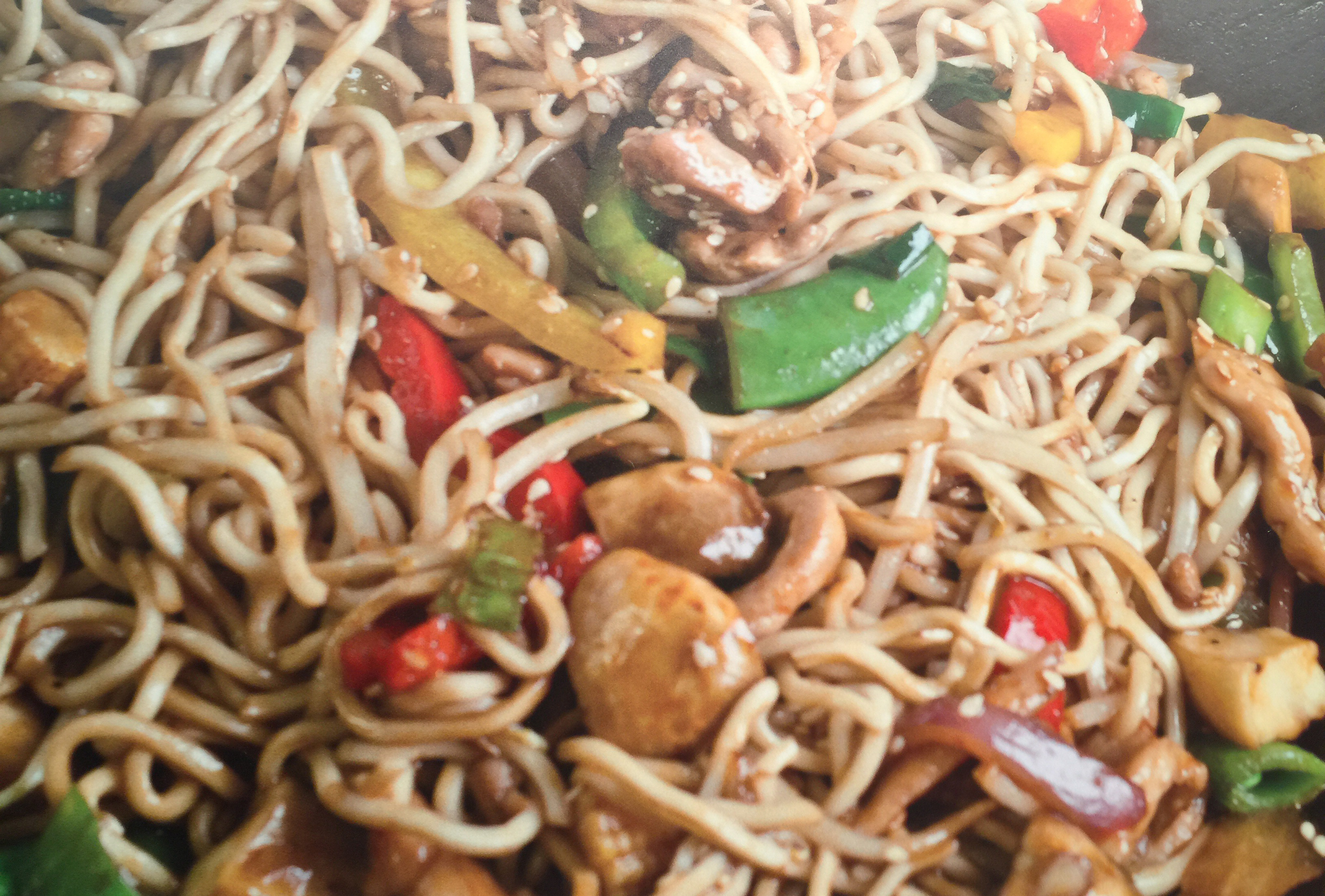 Order 32. Chicken Lo Mein food online from Asian Garden Express store, Glendale on bringmethat.com
