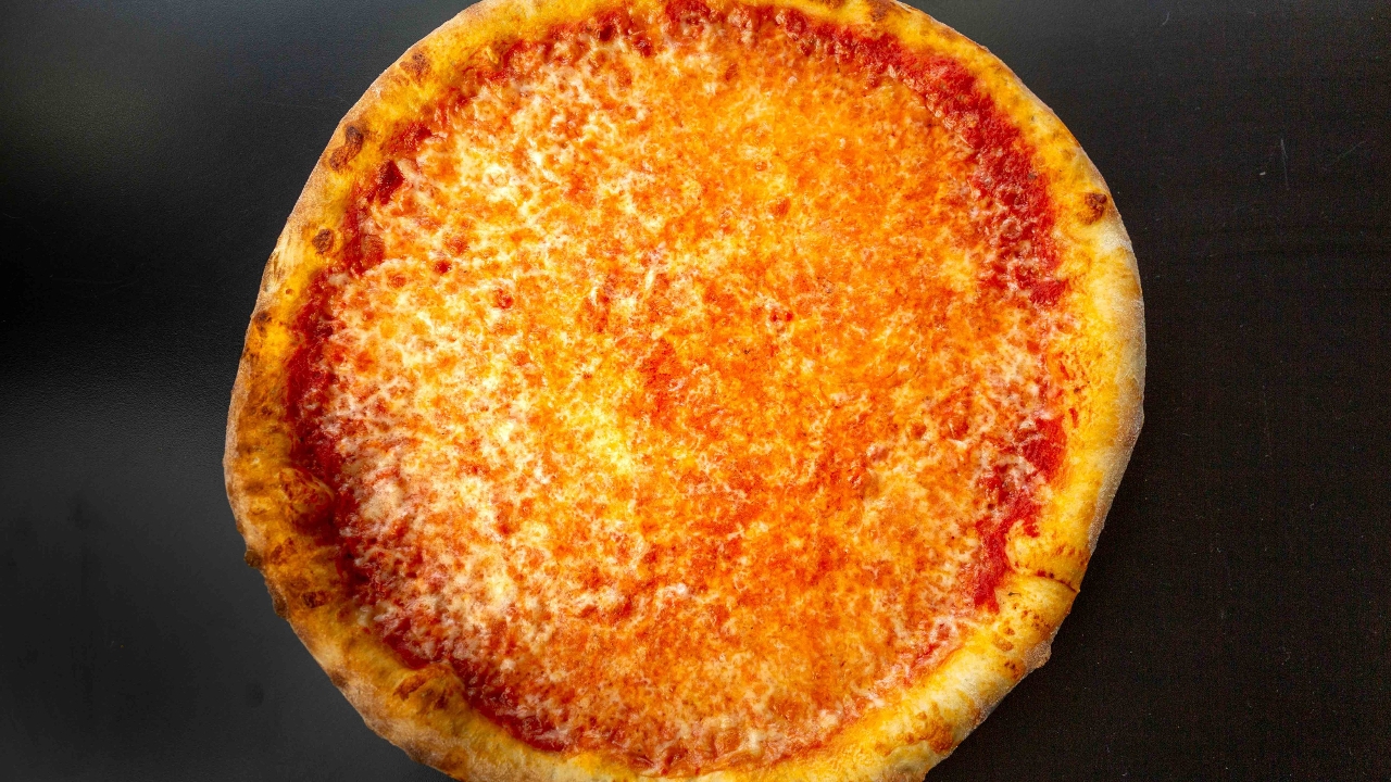 Order 16" Humble (Cheese) food online from Rockn Pies store, Santa Monica on bringmethat.com