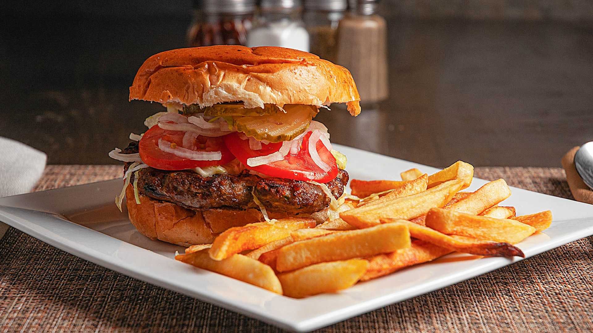 Order Cheeseburger Deluxe - Burger food online from Palermo Pizza Express store, Skippack on bringmethat.com