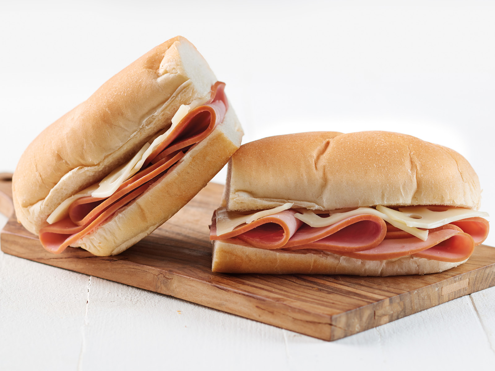 Order Smoked Ham & Swiss 9" White Sub food online from Hy-Vee Mealtime store, Robbinsdale on bringmethat.com