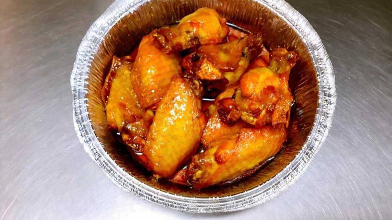 Order Oyster Wings (8 pcs) 蚝油鸡翅 food online from China Dragon store, Anoka on bringmethat.com