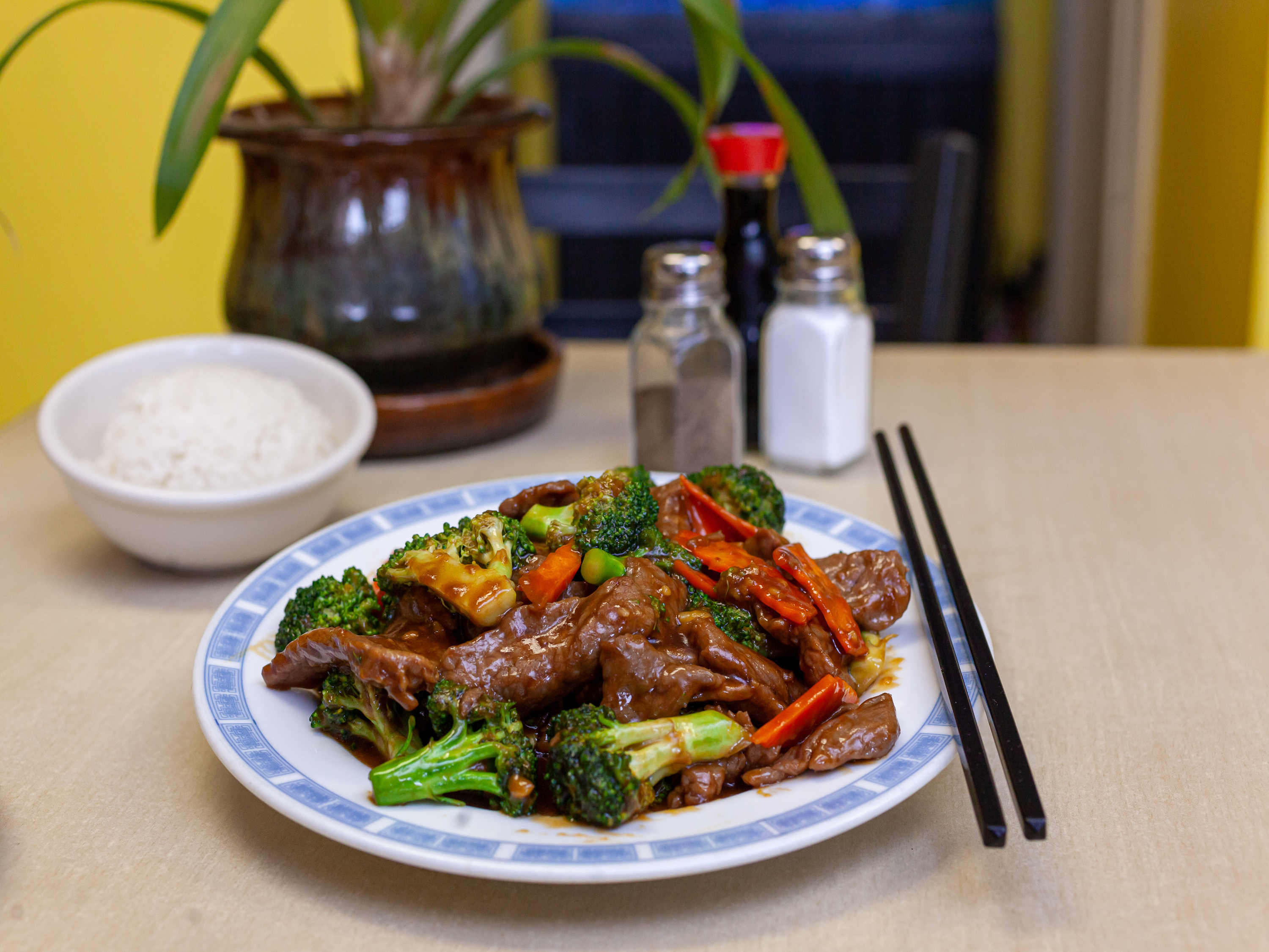 Order C13. Beef with Broccoli Platter food online from China Dragon store, Denver on bringmethat.com