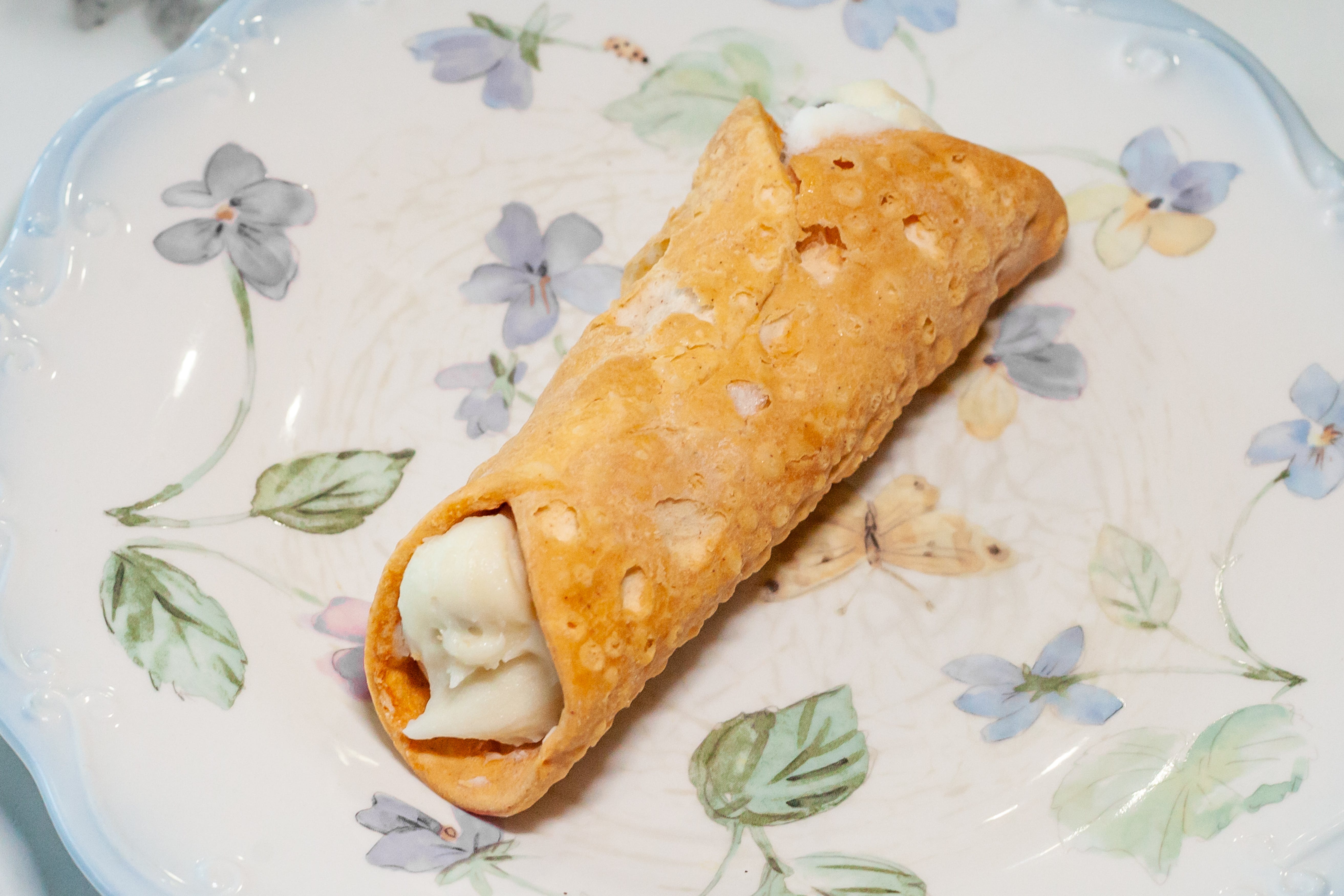 Order Cannoli - 2 Pieces food online from Mama's Pizza store, Fredericksburg on bringmethat.com