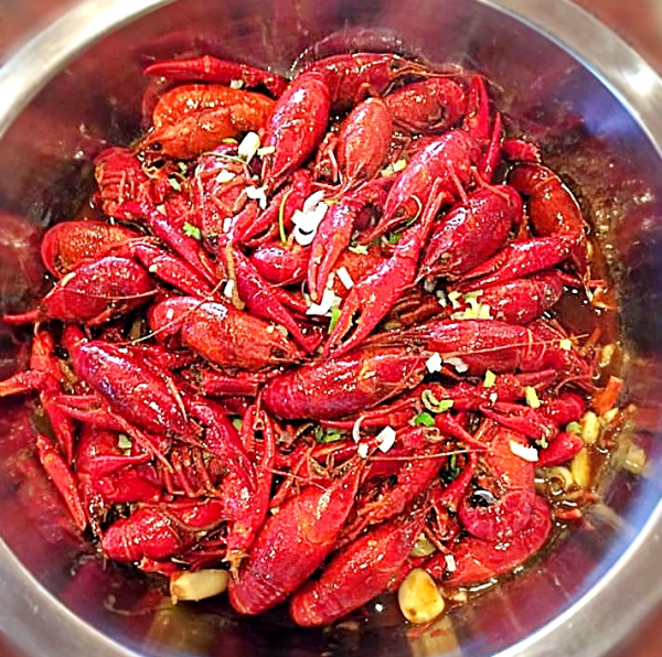 Order Sizzling Hot Pot Chef Special Crawfish food online from Sizzling Gourmet store, Cupertino on bringmethat.com