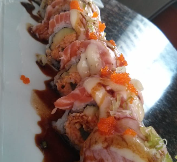 Order 47. Salmon Deli Roll (8pcs)(Spicy) food online from Soyokaze Sushi store, Garden Grove on bringmethat.com