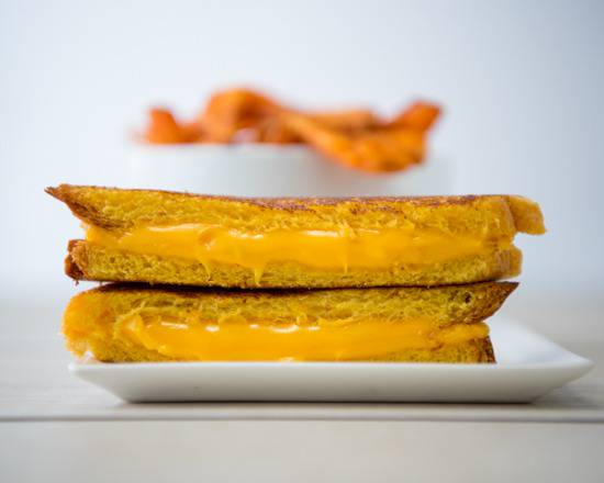 Order Mama’s Classic Sandwich food online from Grilled Cheese Heaven store, Los Angeles on bringmethat.com