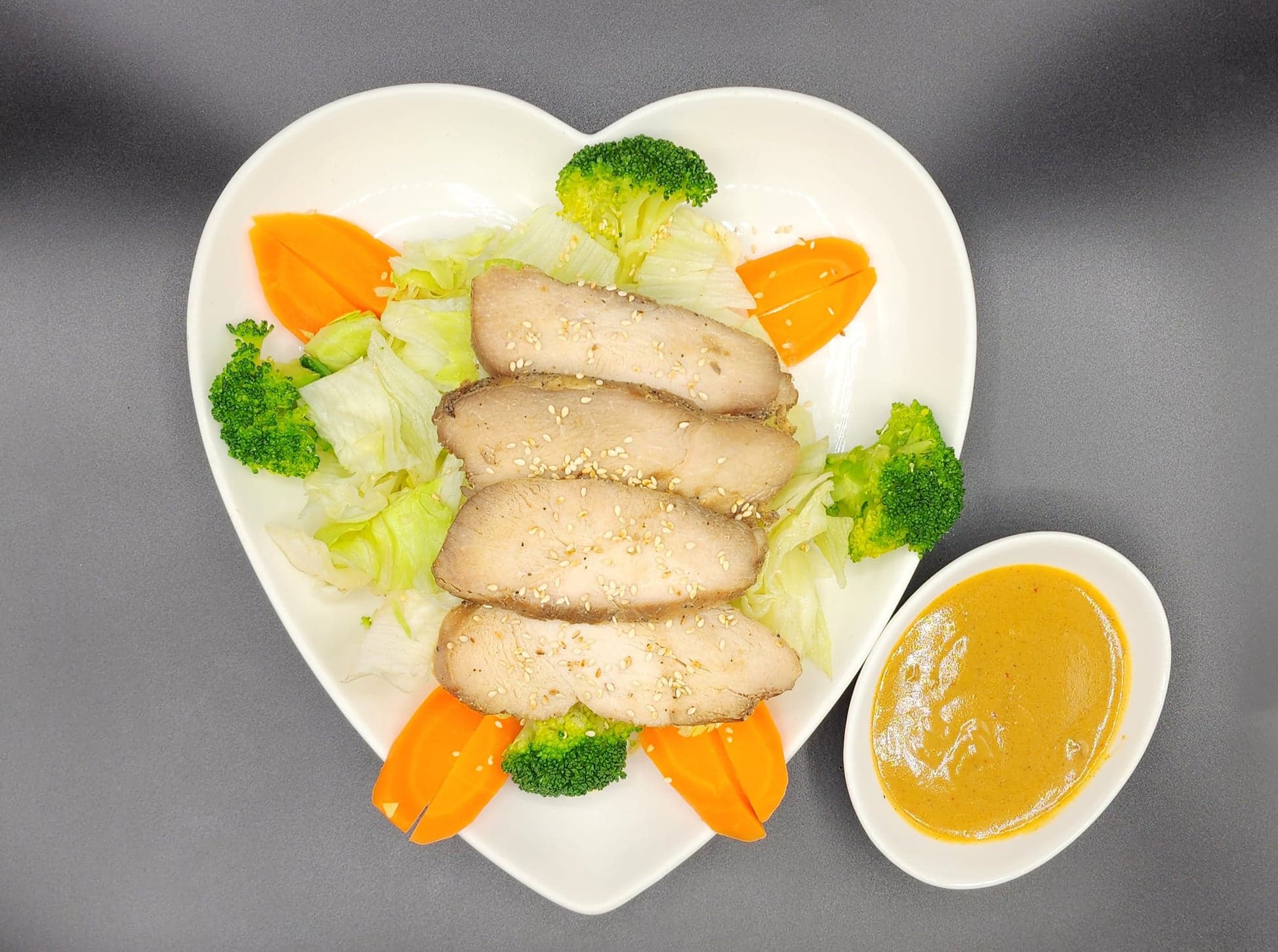 Order House Chicken Salad food online from VIP Thai Cuisine store, Woodridge on bringmethat.com