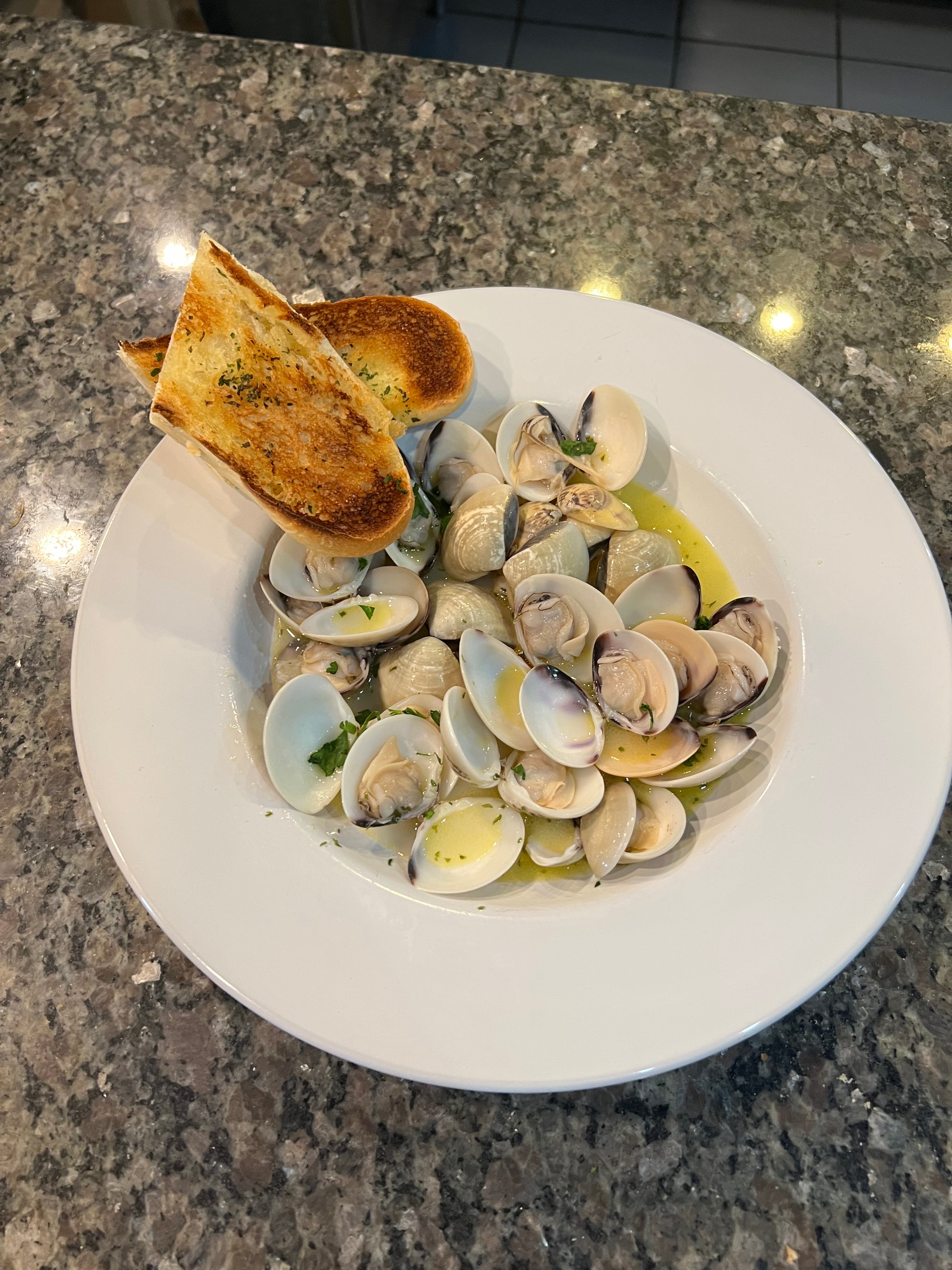 Order Steamed Clams - Appetizer food online from Margherita's Restaurant Pizzeria and Bar store, Laureldale on bringmethat.com