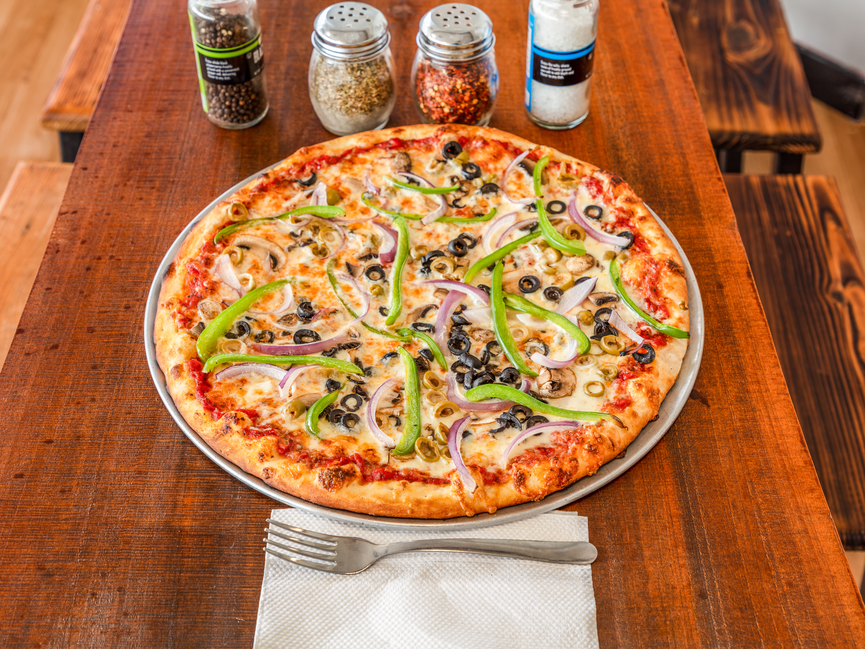 Order Vegetarian Delite Pizza food online from Midtown Pizza store, Middletown on bringmethat.com