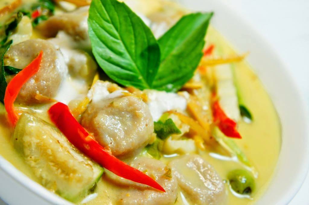 Order Green Curry Dinner food online from Thai Deelish store, Ashburn on bringmethat.com