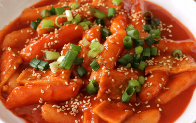 Order Sweet Chili Rice Cake w/ Fish Cake (Spicy) food online from Maejoo Wings store, San Leandro on bringmethat.com