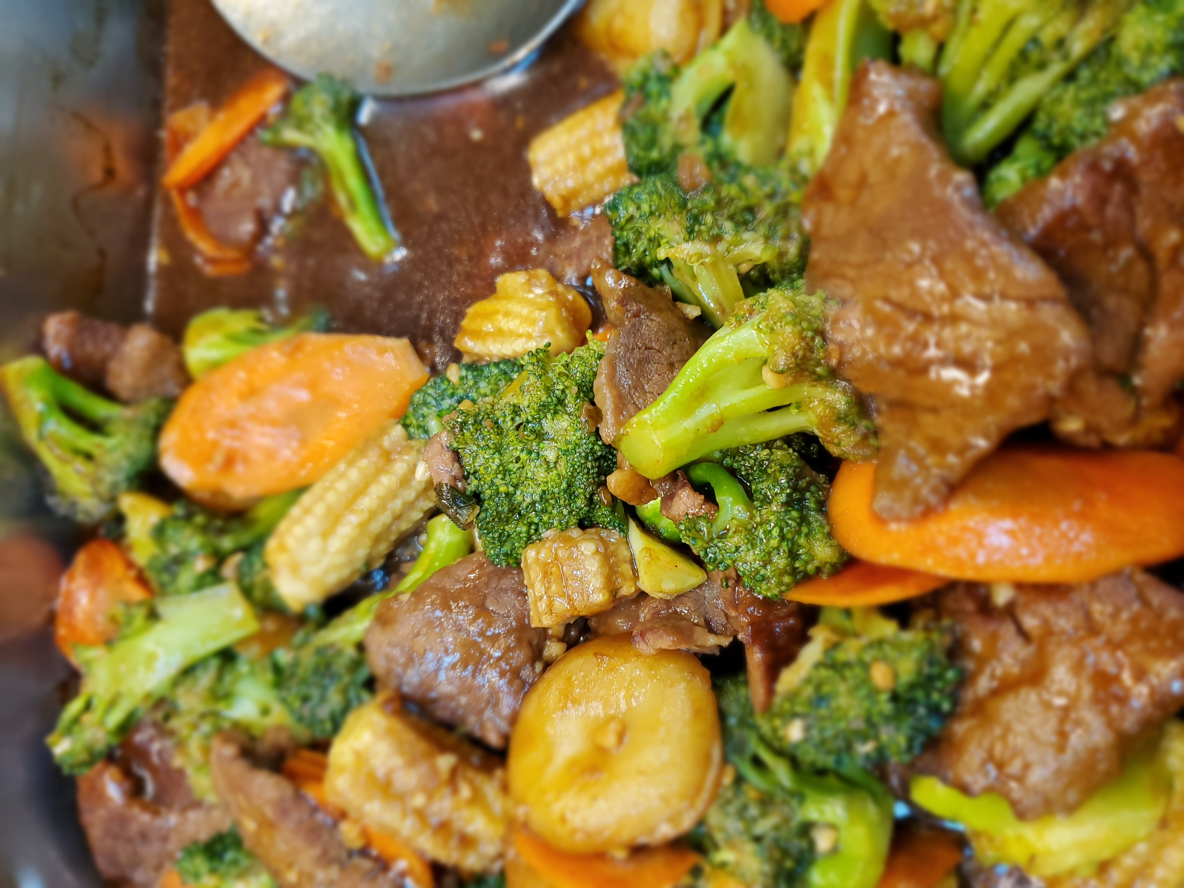 Order Beef and Broccoli food online from 5th Avenue Deli store, Anchorage on bringmethat.com