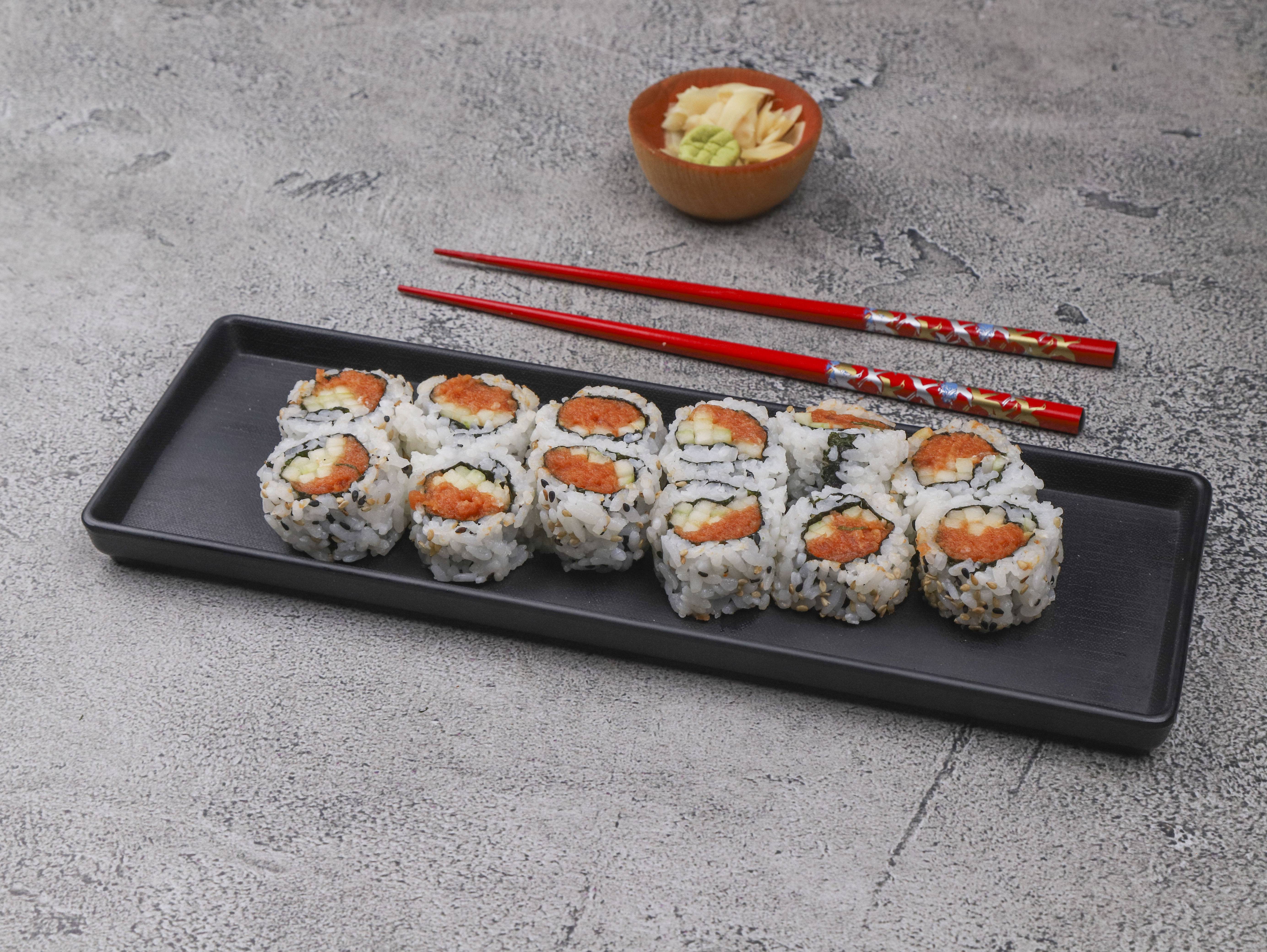 Order Spicy Tuna Roll food online from Mizu Sushi Bar store, Philadelphia on bringmethat.com