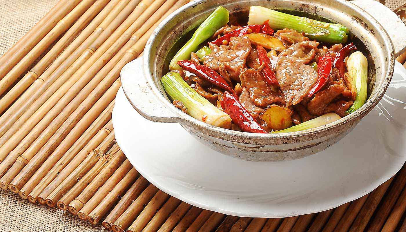 Order E3. Hot Spicy Beef in Casserole (麻辣牛肉煲) food online from Happy Harbor Cuisine store, Alhambra on bringmethat.com