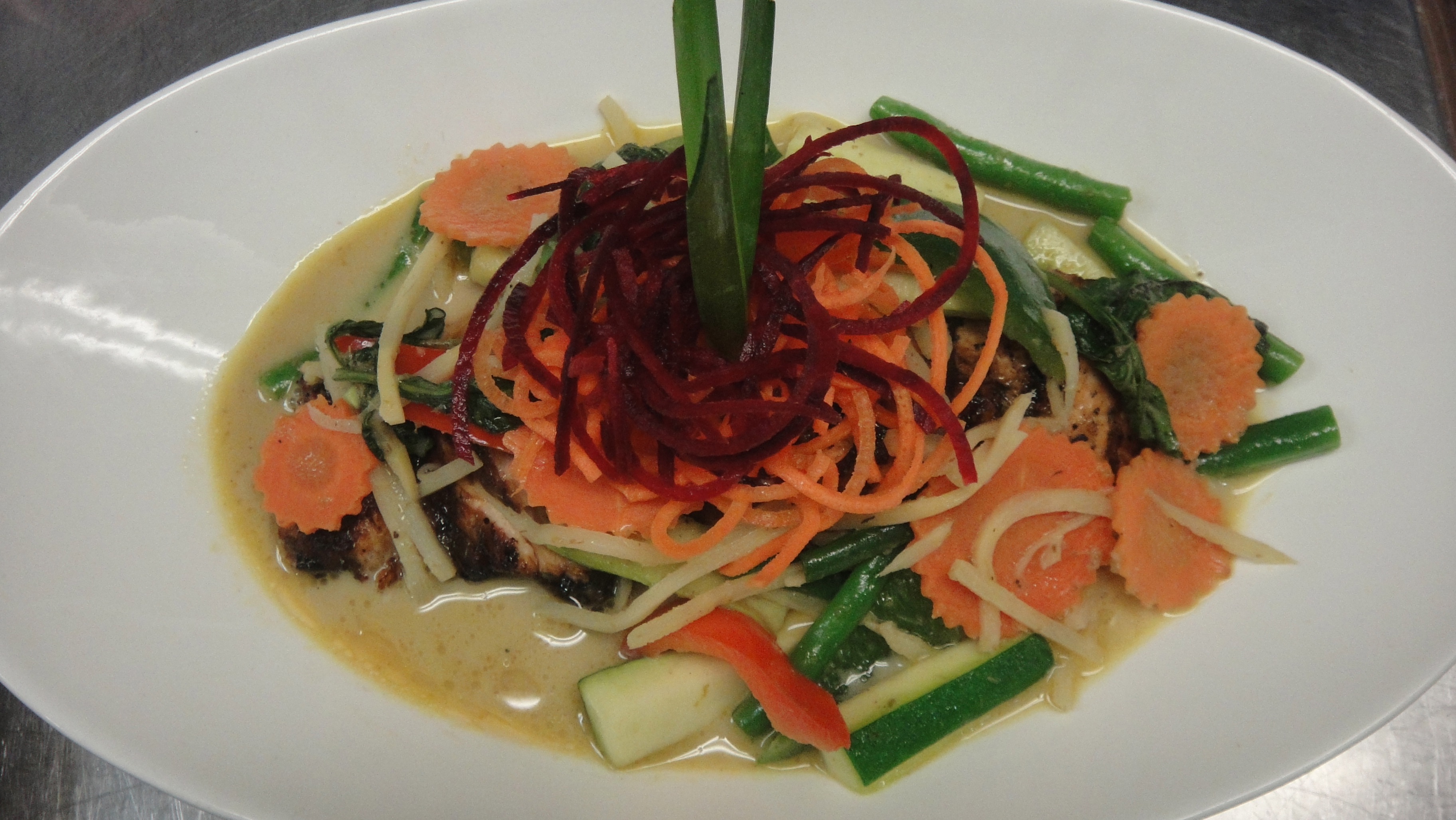Order CH10. Grilled Salmon Curry food online from Cha-Ba Thai Cuisine store, Long Beach on bringmethat.com