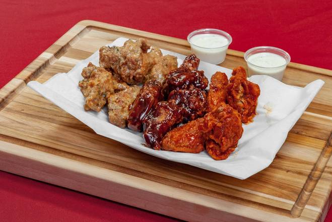 Order Ten Pieces Buffalo Wings food online from Star Gyros store, Chicago on bringmethat.com