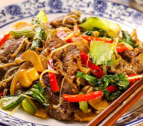Order Beef Chow Mein food online from Hot Mustard store, Charleston on bringmethat.com
