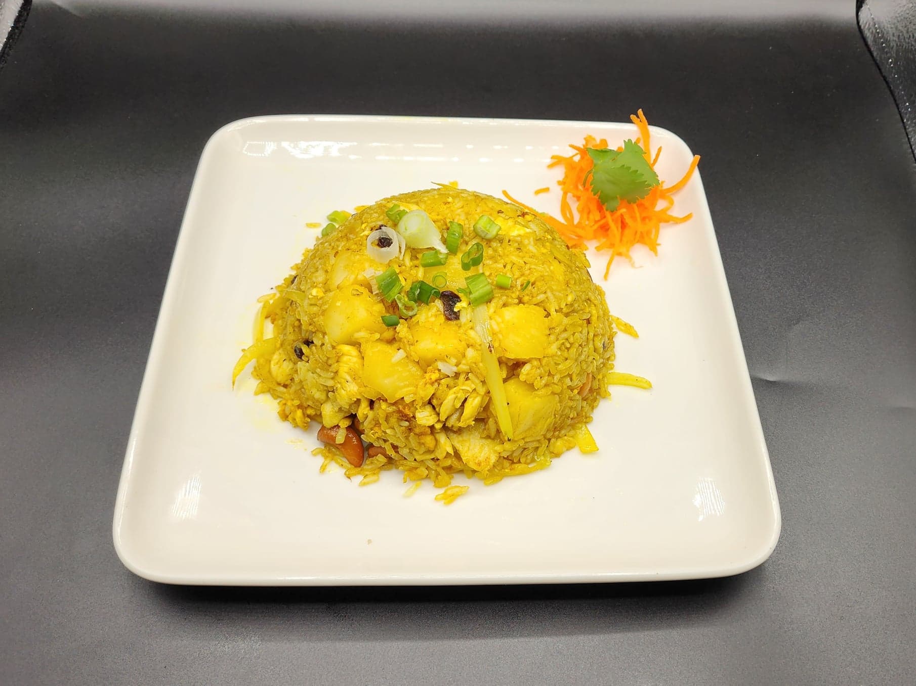 Order Pineapple Fried Rice (New Menu) food online from VIP Thai Cuisine store, Woodridge on bringmethat.com