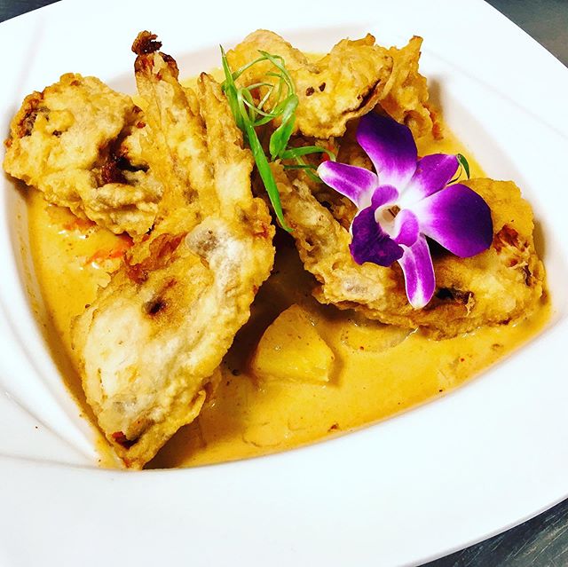 Order L Crispy Soft-Shell Crab with Yellow Curry food online from Rice And Curry store, Ambler on bringmethat.com