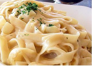 Order Fettuccine Alfredo Pasta food online from Pizza Show store, Hawthorne on bringmethat.com