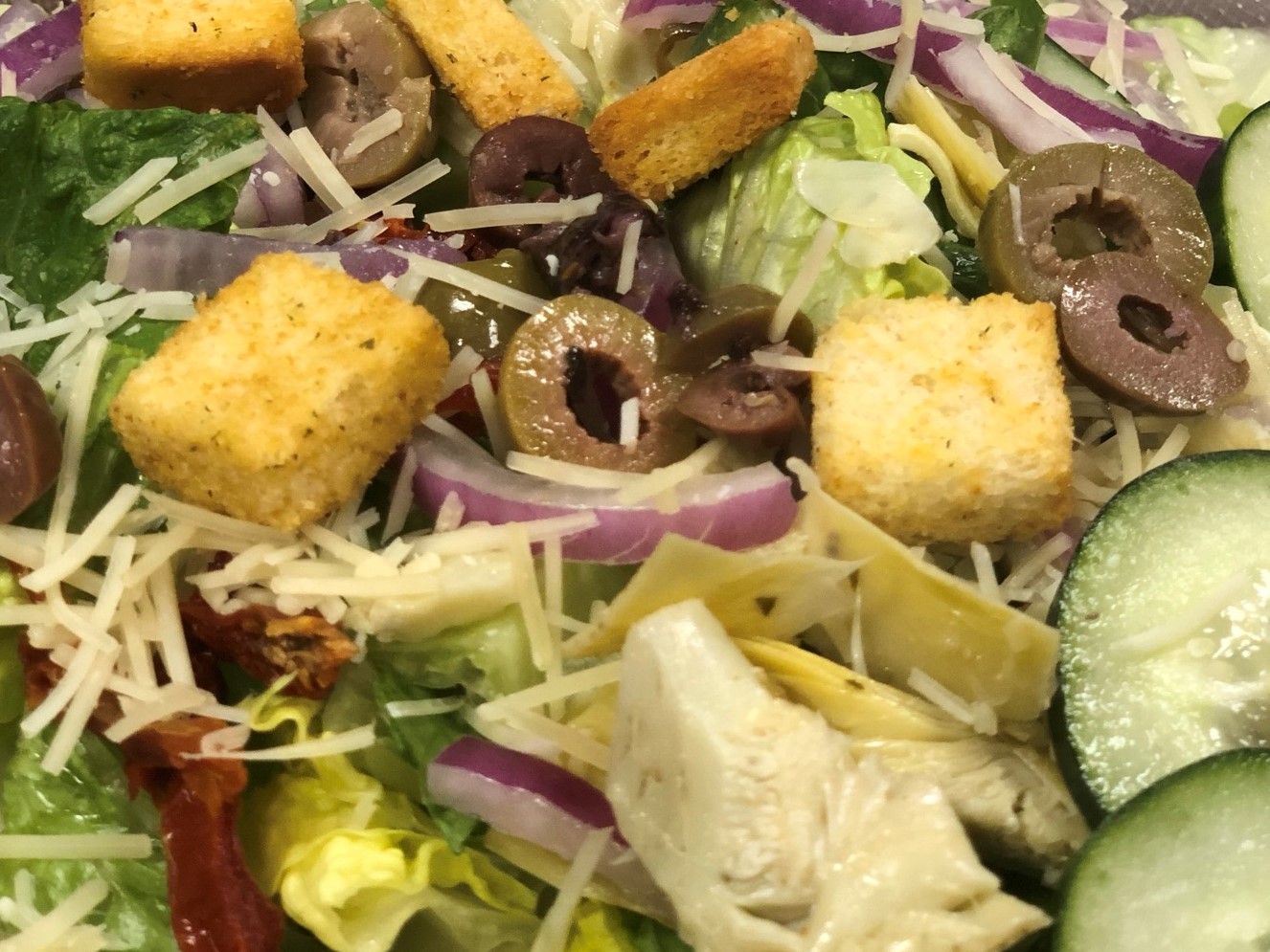 Order Zesty Greek Salad food online from Broadway Fast & Fresh store, Minneapolis on bringmethat.com