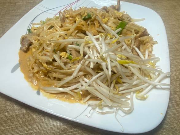 Order Curry Noodles food online from Bangkok Cuisine store, Roseville on bringmethat.com