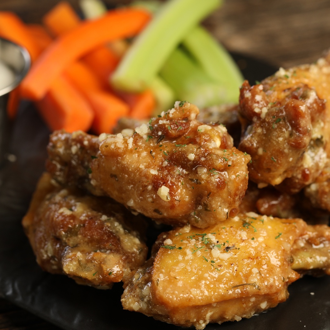 Order Traditional Garlic Parmesan food online from Firebelly Wings store, Jamestown on bringmethat.com