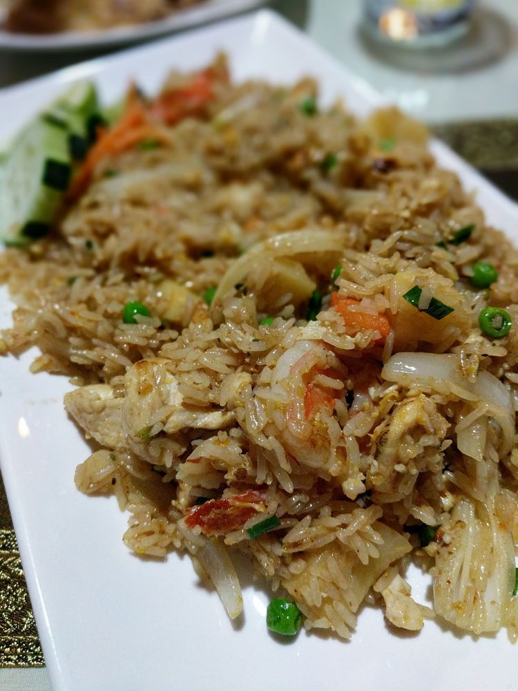 Order 39. Pineapple Fried Rice food online from Rum Thai Bistro store, Lincoln on bringmethat.com