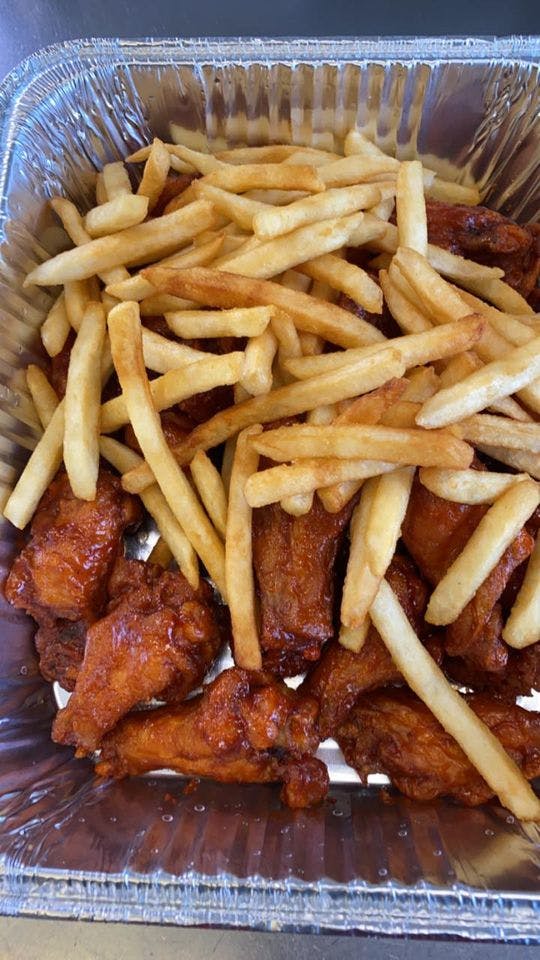 Order Buffalo Wings with Fries - 6 Pieces food online from Paramount Pizza Slices store, Holyoke on bringmethat.com