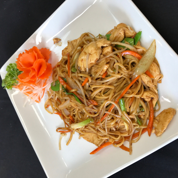 Order 1. Chicken Lo Mein food online from Sakura Asian Fusion store, Kissimmee on bringmethat.com