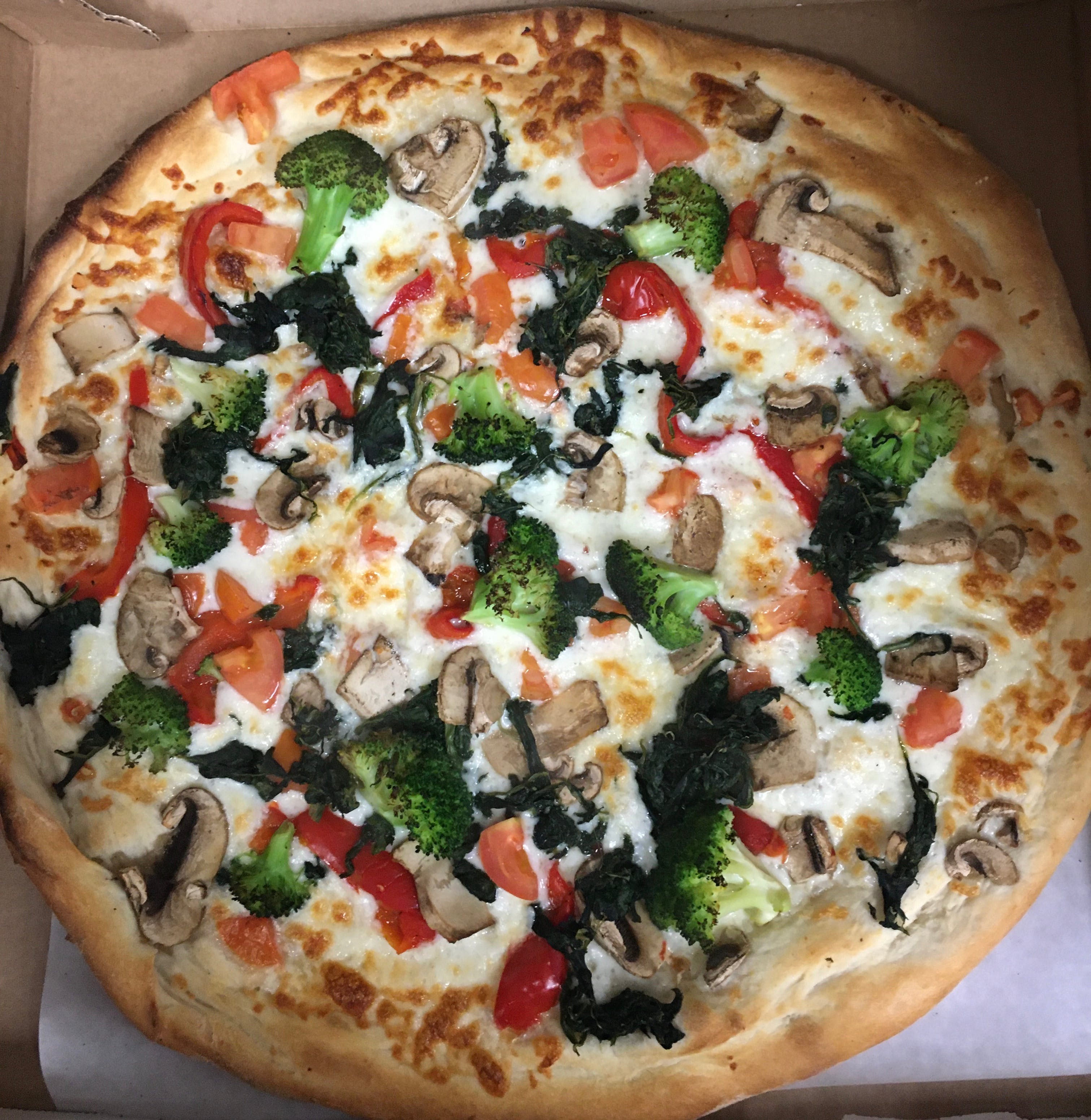 Order The Great White Veggie Pizza - 12'' food online from Amici Vicinato store, Lafayette Hill on bringmethat.com