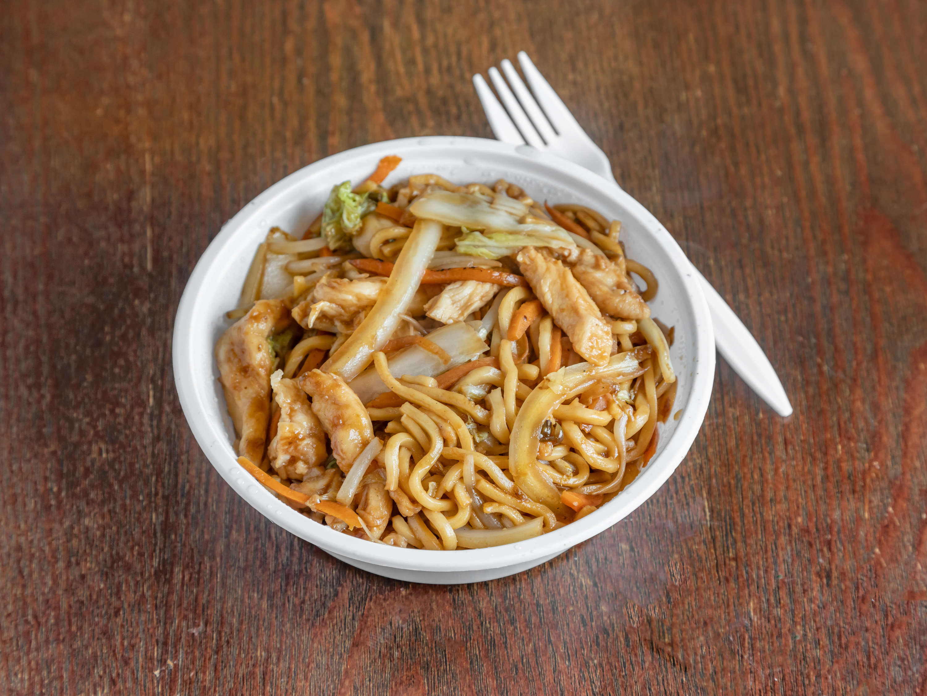 Order 18. Chicken Lo Mein food online from Green Jade Chinese Food store, Walden on bringmethat.com