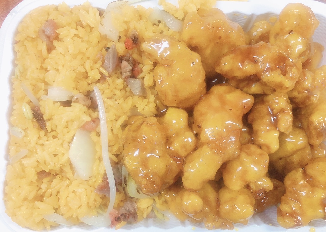 Order C6. General Tso's Chicken combo  左鸡 套餐 food online from Happy Garden Chinese Restaurant store, BRONX on bringmethat.com