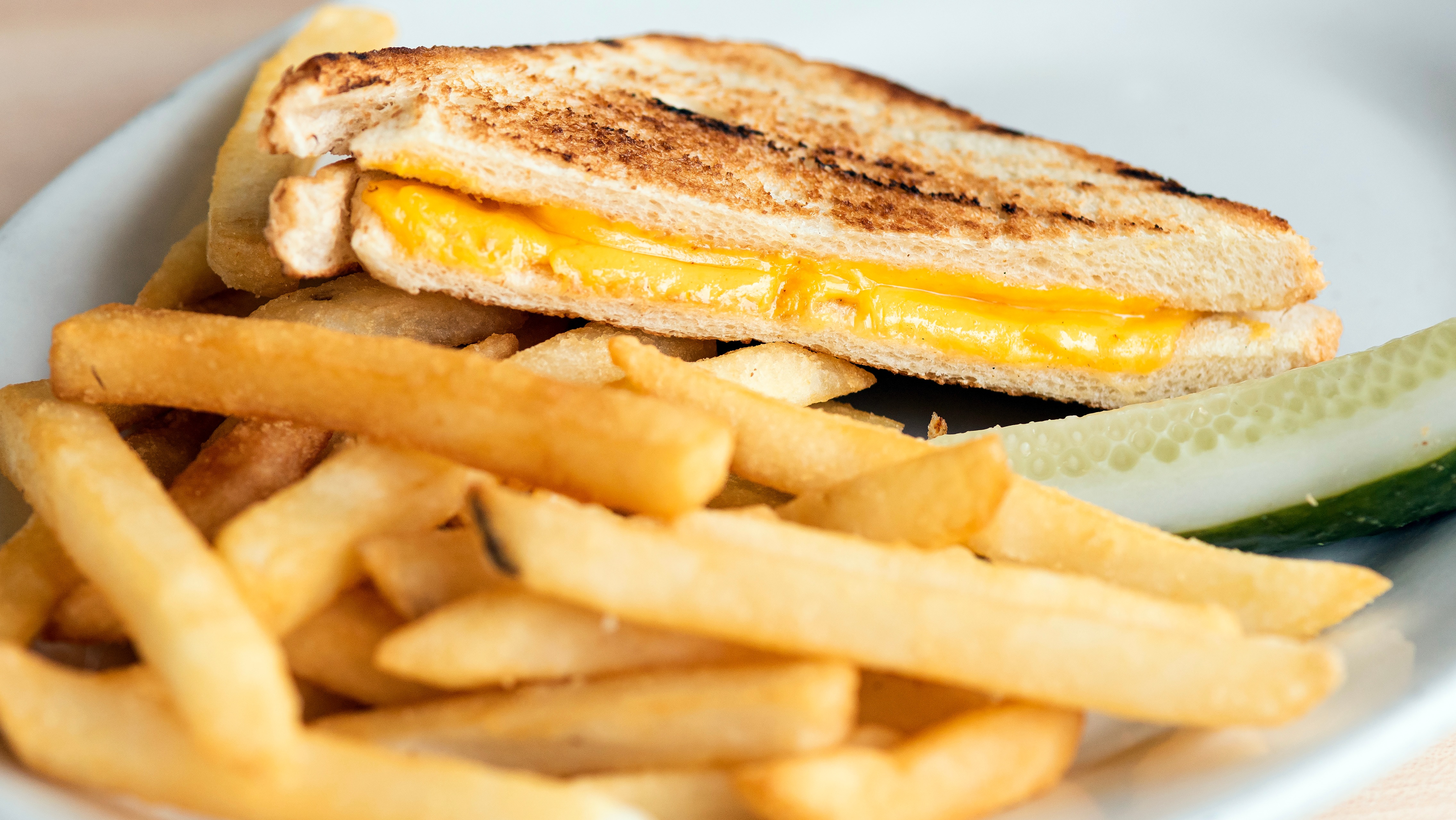 Order Kids' 1/2 Grilled Cheese food online from Hubs Chicken Gyros Ribs store, Chicago on bringmethat.com