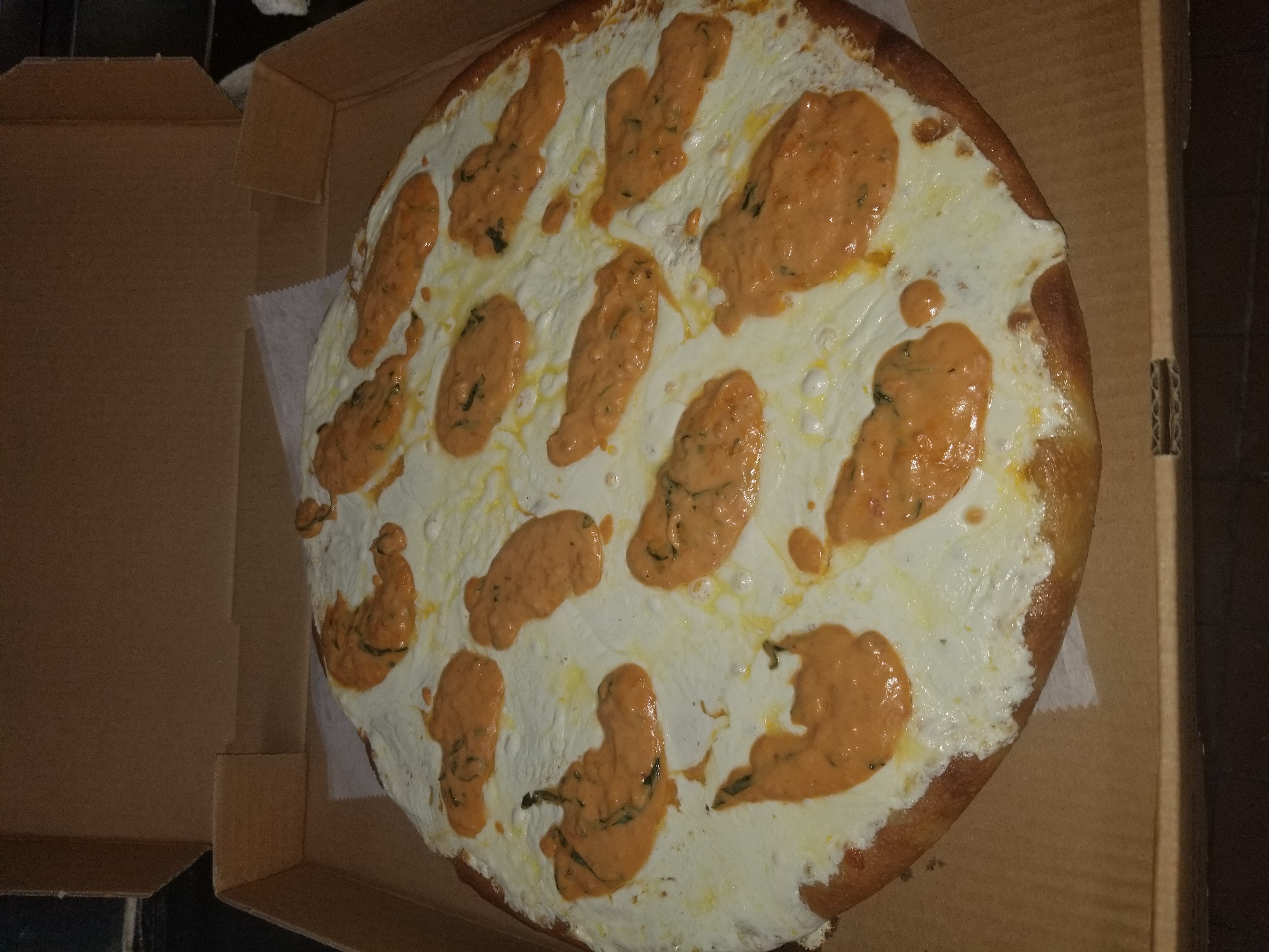 Order 16" LARGE VODKA SAUCE & FRESH MOZZARELLA PIZZA PIE food online from My Family Pizza store, Staten Island on bringmethat.com