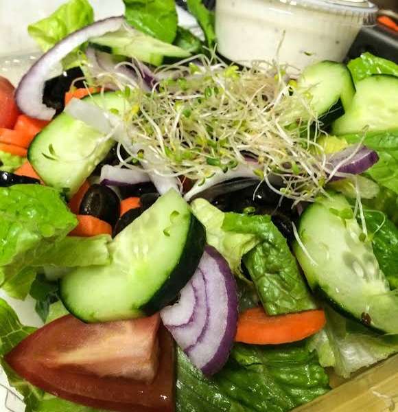 Order Garden Salad food online from Gianni's Pizza store, Oceanside on bringmethat.com