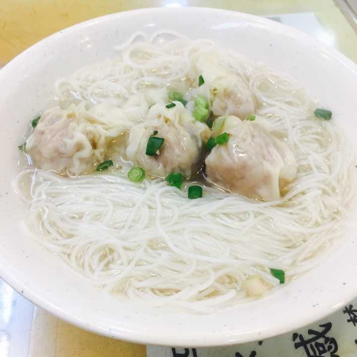 Order 4. Wonton Vermicelli Noodle Soup(云吞米粉) food online from New Fortune Restaurant store, San Francisco on bringmethat.com