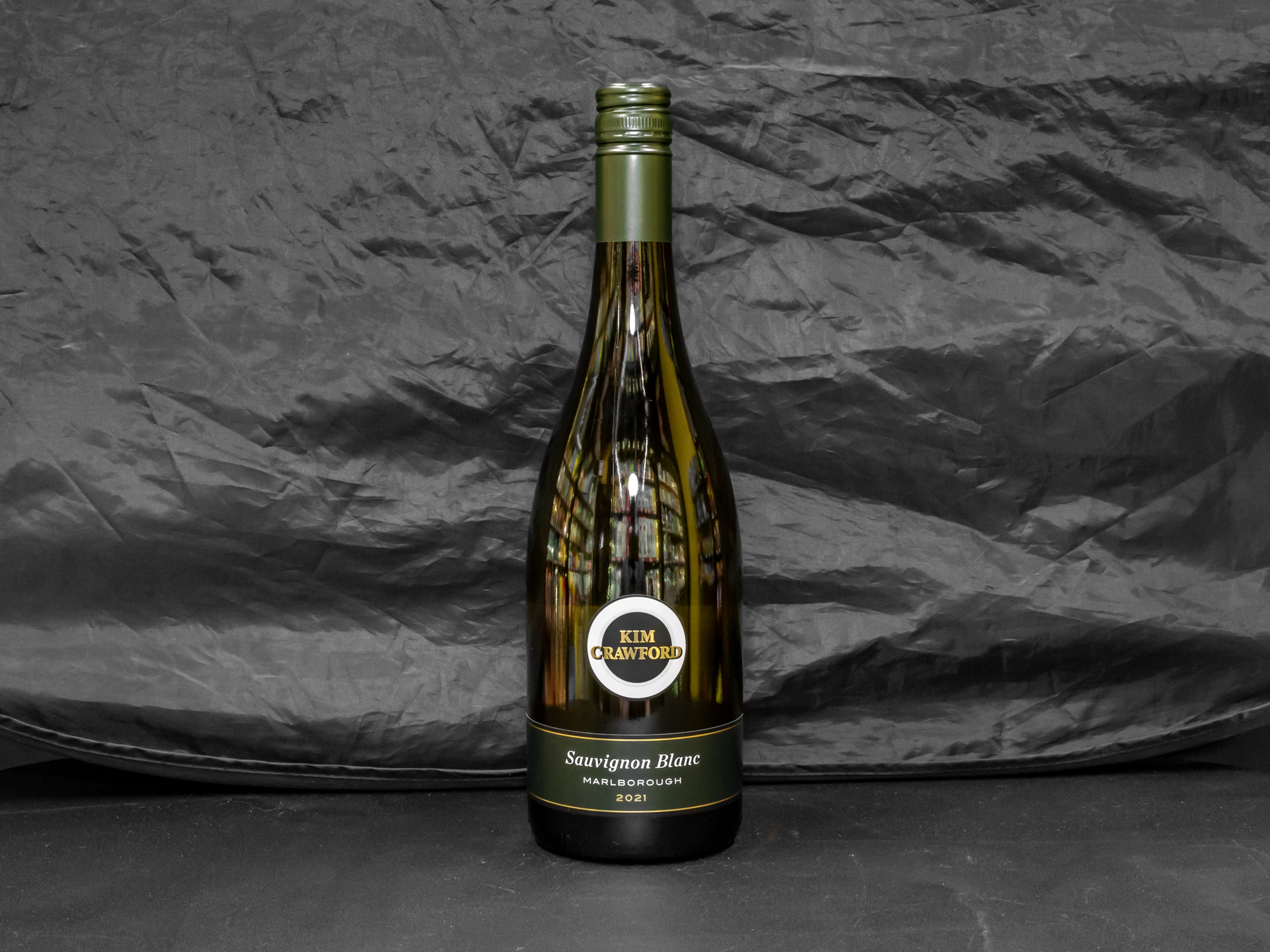 Order Kim crowford Sauvignon Blanc, 750ml White Wine (12.5% ABV) food online from Gold Crown Liquors store, Chicago on bringmethat.com