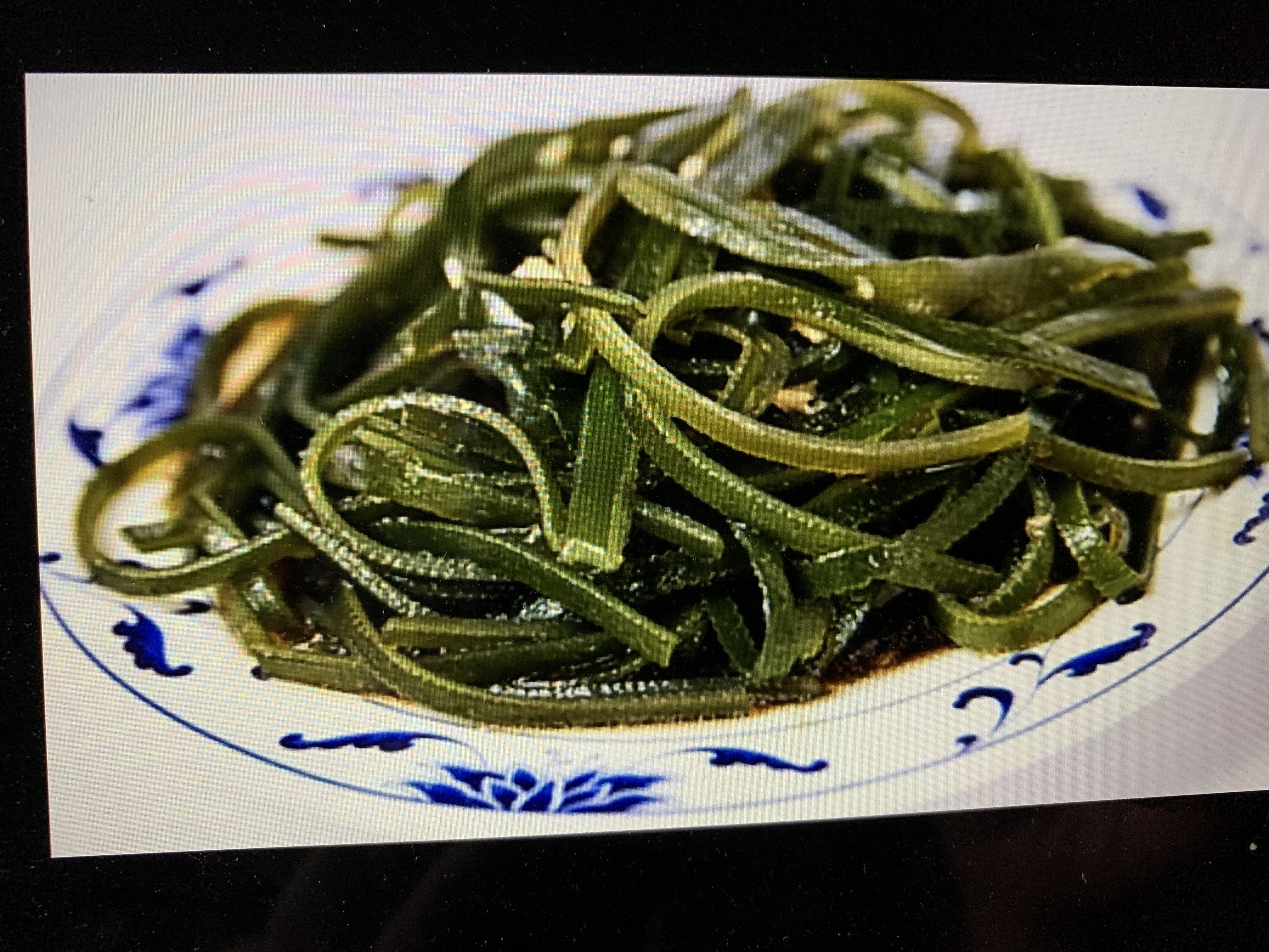 Order 凉拌海带絲 Marinated Seaweed food online from Dumpling Empire store, South San Francisco on bringmethat.com