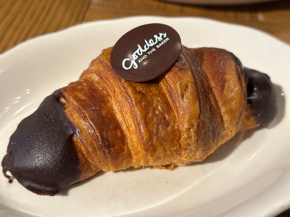 Order Chocolate Croissant food online from Eggy's store, Chicago on bringmethat.com