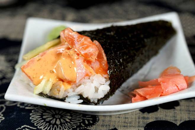 Order Spicy Salmon Hand Roll food online from Osaka sushi express & fresh fruit smoothies store, Chicago on bringmethat.com
