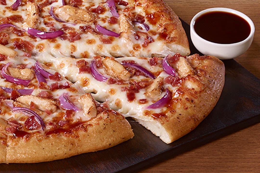 Order 14" Backyard BBQ Chicken Pizza food online from Pizza Hut store, Albany on bringmethat.com