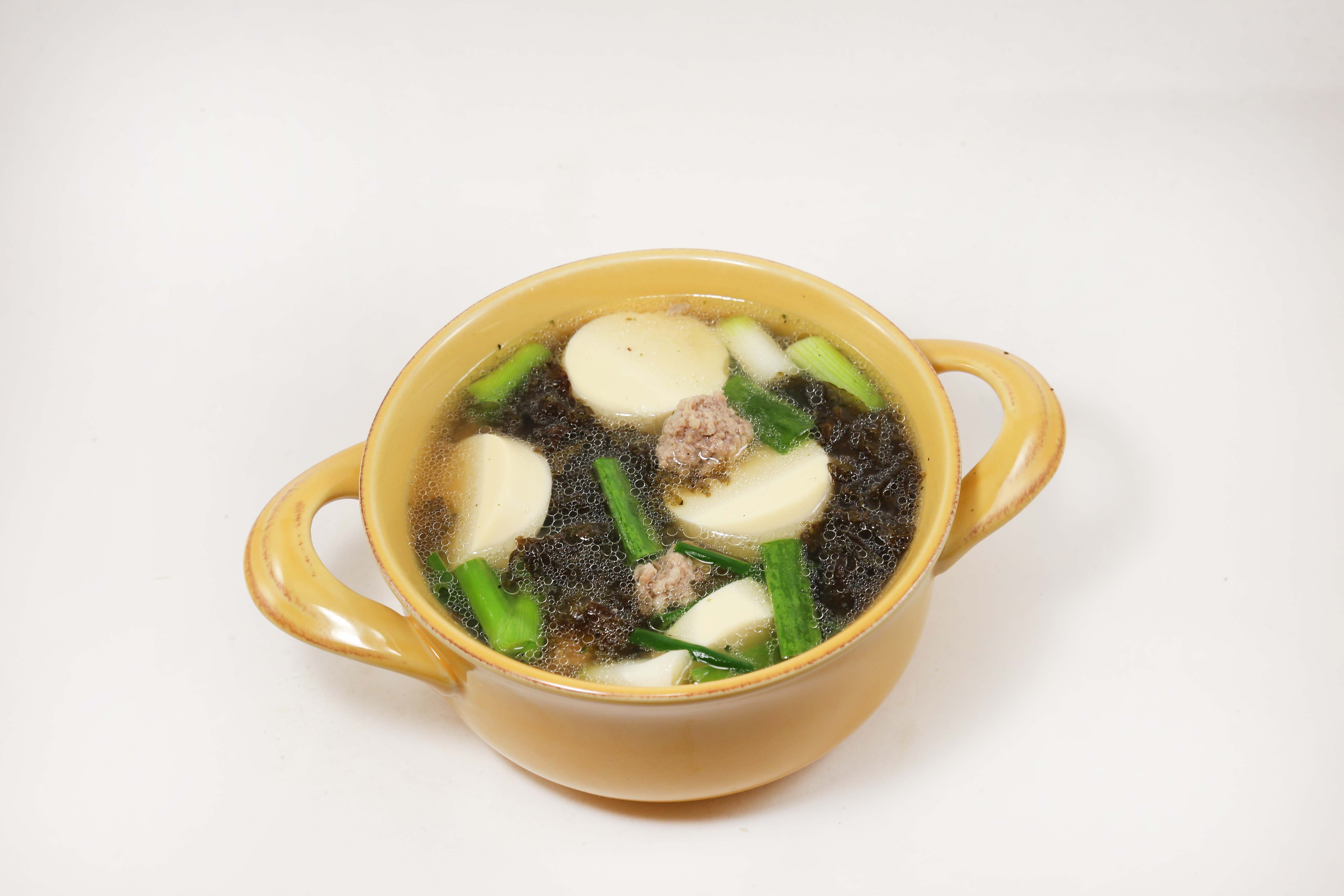 Order 32. Tofu and Seaweed Soup food online from Eto'O Modern Asian Cuisine store, Chicago on bringmethat.com