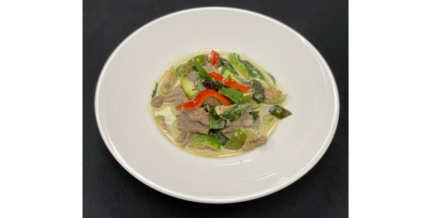 Order Green Curry Beef food online from Modern Thai Restaurant store, Tyrone on bringmethat.com